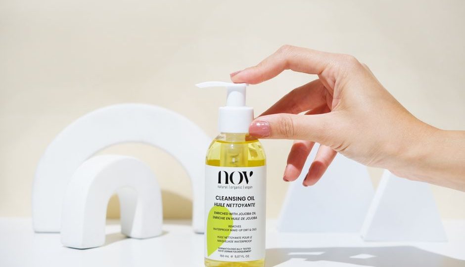 Cerave Hydrating Cleanser Vs. La Roche-Posay Toleriane Hydrating Gentle Cleanser: CeraVe vs. La Roche-Posay Hydrating Cleanser: Which Wins for Dry Skin in 2026?